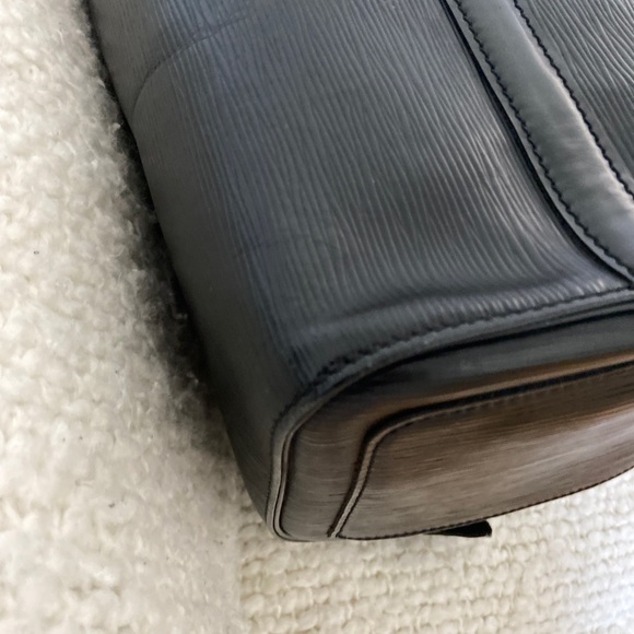 Louis Vuitton Epi Black Speedy 30 - Picture 8 of 14